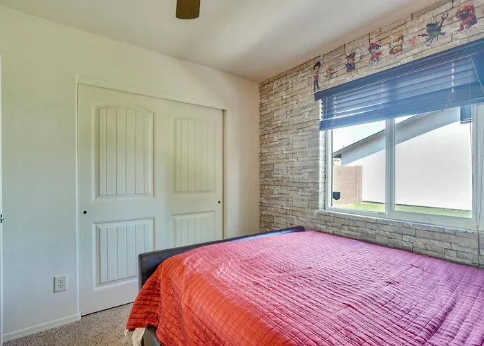 Family W/ Covered Patio + Grill!